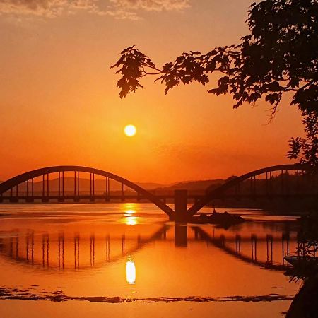 Готель Watersedge Seaviews Кенмер Екстер'єр фото